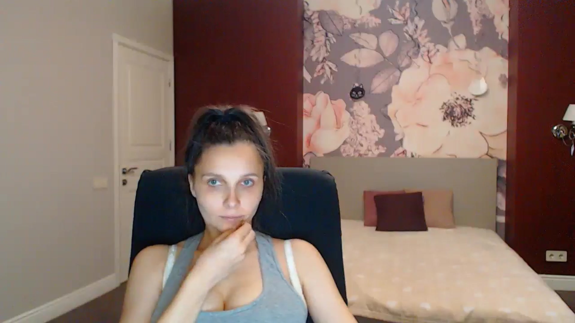 Gallery image thumbnail from Karina_Mils's myfreecams stream on, 08/15/2025, 18:28 image 20 of 20