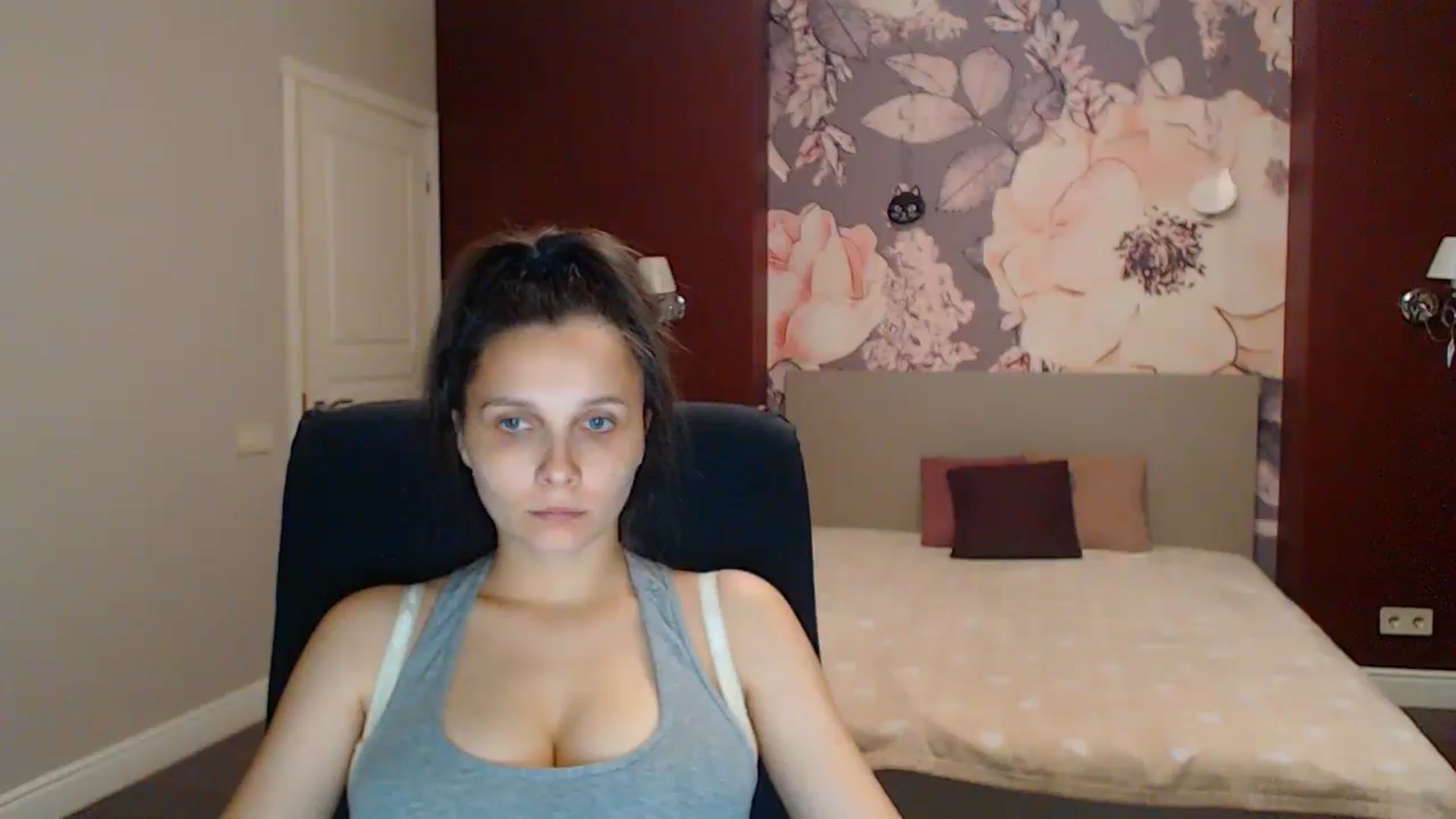 Gallery image thumbnail from Karina_Mils's myfreecams stream on, 08/15/2025, 18:28 image 5 of 20