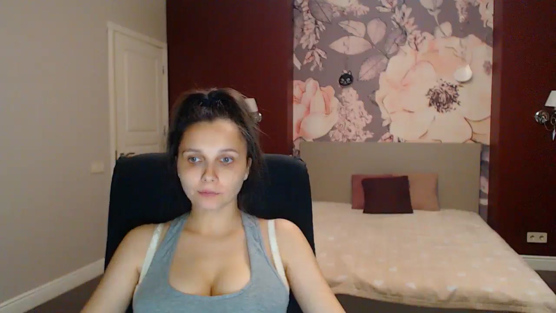 Gallery image thumbnail from Karina_Mils's myfreecams stream on, 08/15/2025, 18:28 image 4 of 20