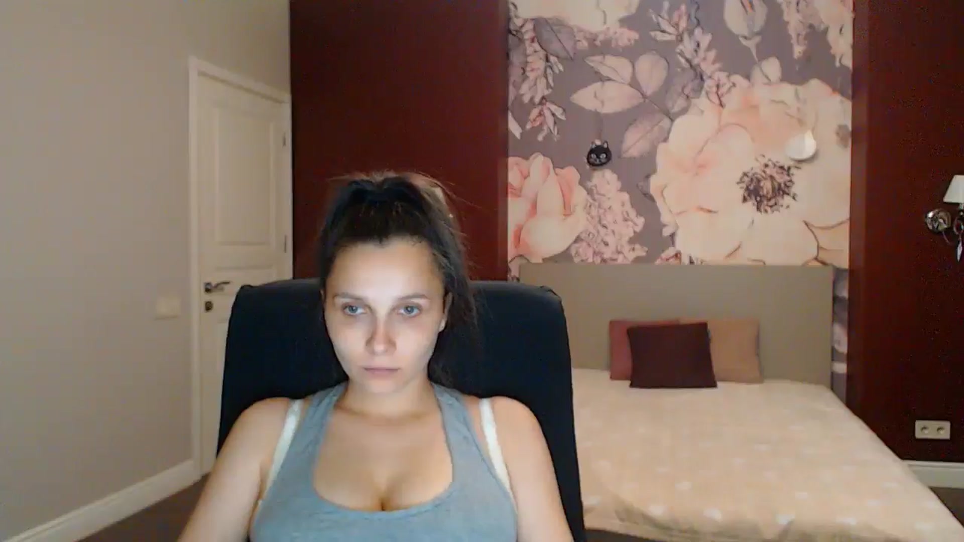 Gallery image thumbnail from Karina_Mils's myfreecams stream on, 08/15/2025, 18:28 image 12 of 20