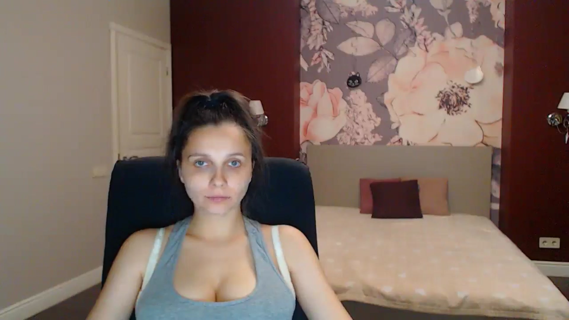 Gallery image thumbnail from Karina_Mils's myfreecams stream on, 08/15/2025, 18:28 image 6 of 20