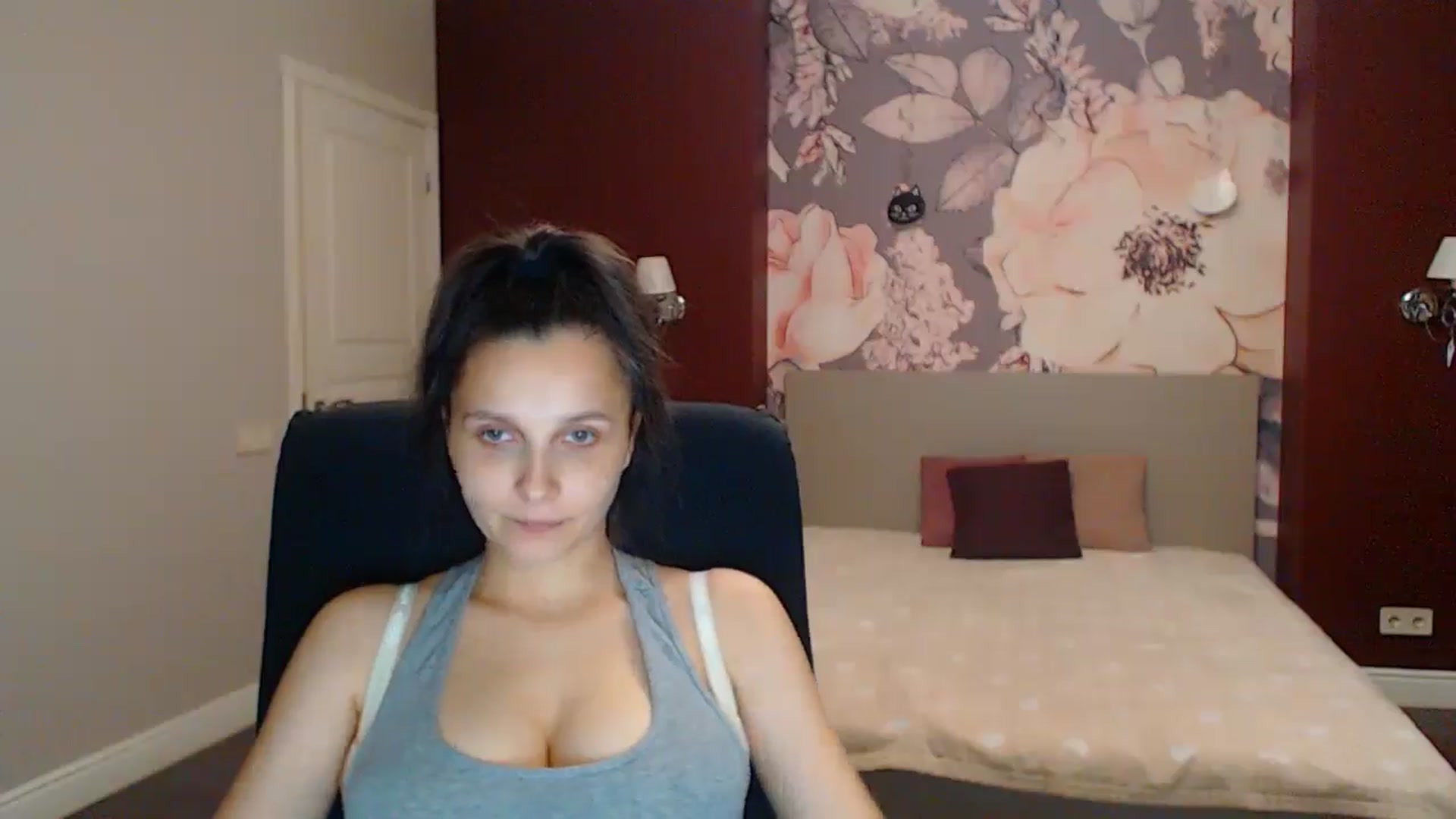 Gallery image thumbnail from Karina_Mils's myfreecams stream on, 08/15/2025, 18:28 image 7 of 20