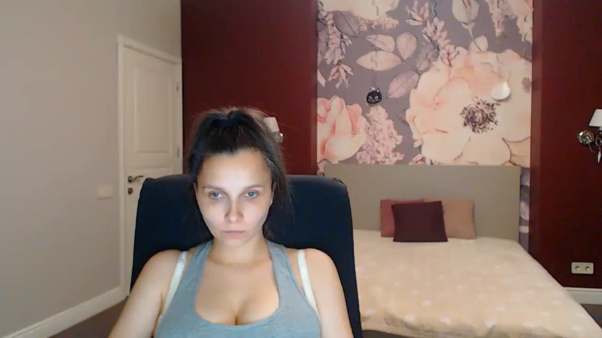 Gallery image thumbnail from Karina_Mils's myfreecams stream on, 08/15/2025, 18:28 image 18 of 20