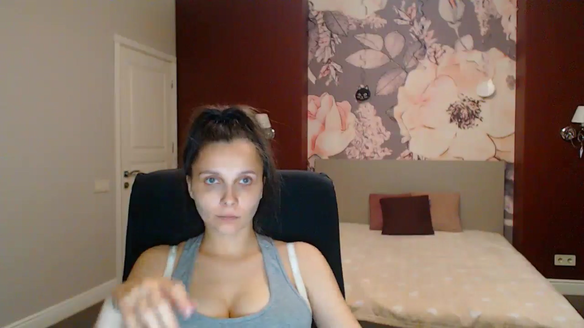 Gallery image thumbnail from Karina_Mils's myfreecams stream on, 08/15/2025, 18:28 image 17 of 20