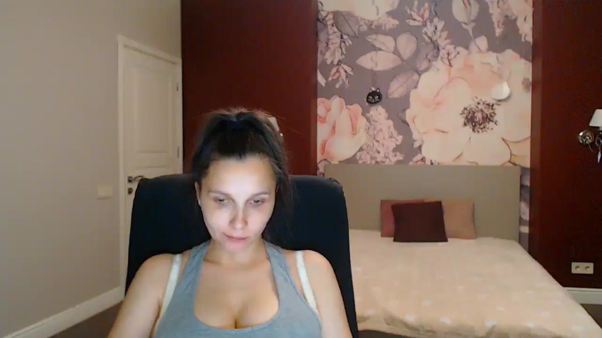 Gallery image thumbnail from Karina_Mils's myfreecams stream on, 08/15/2025, 18:28 image 16 of 20