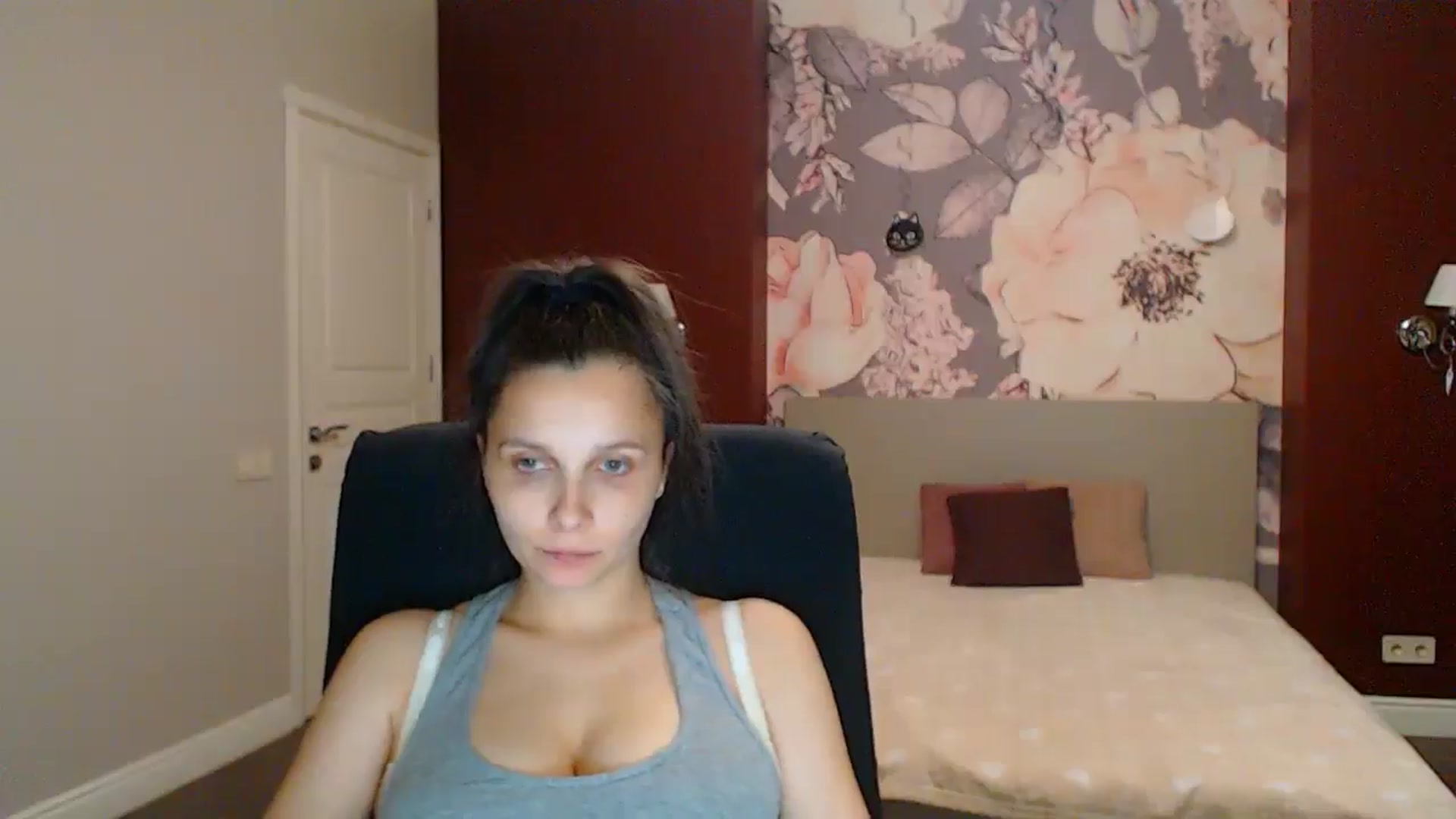 Gallery image thumbnail from Karina_Mils's myfreecams stream on, 08/15/2025, 18:28 image 13 of 20