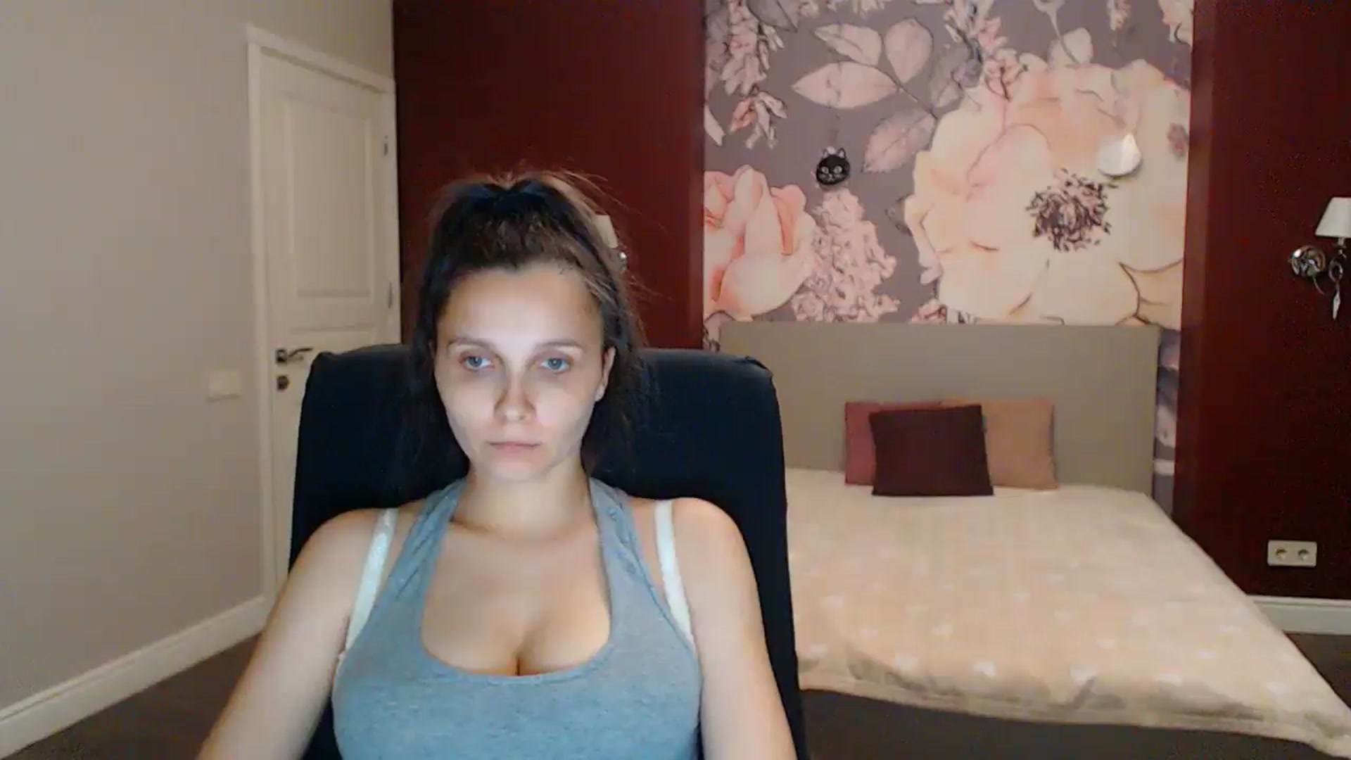 Gallery image thumbnail from Karina_Mils's myfreecams stream on, 08/15/2025, 19:32 image 13 of 20