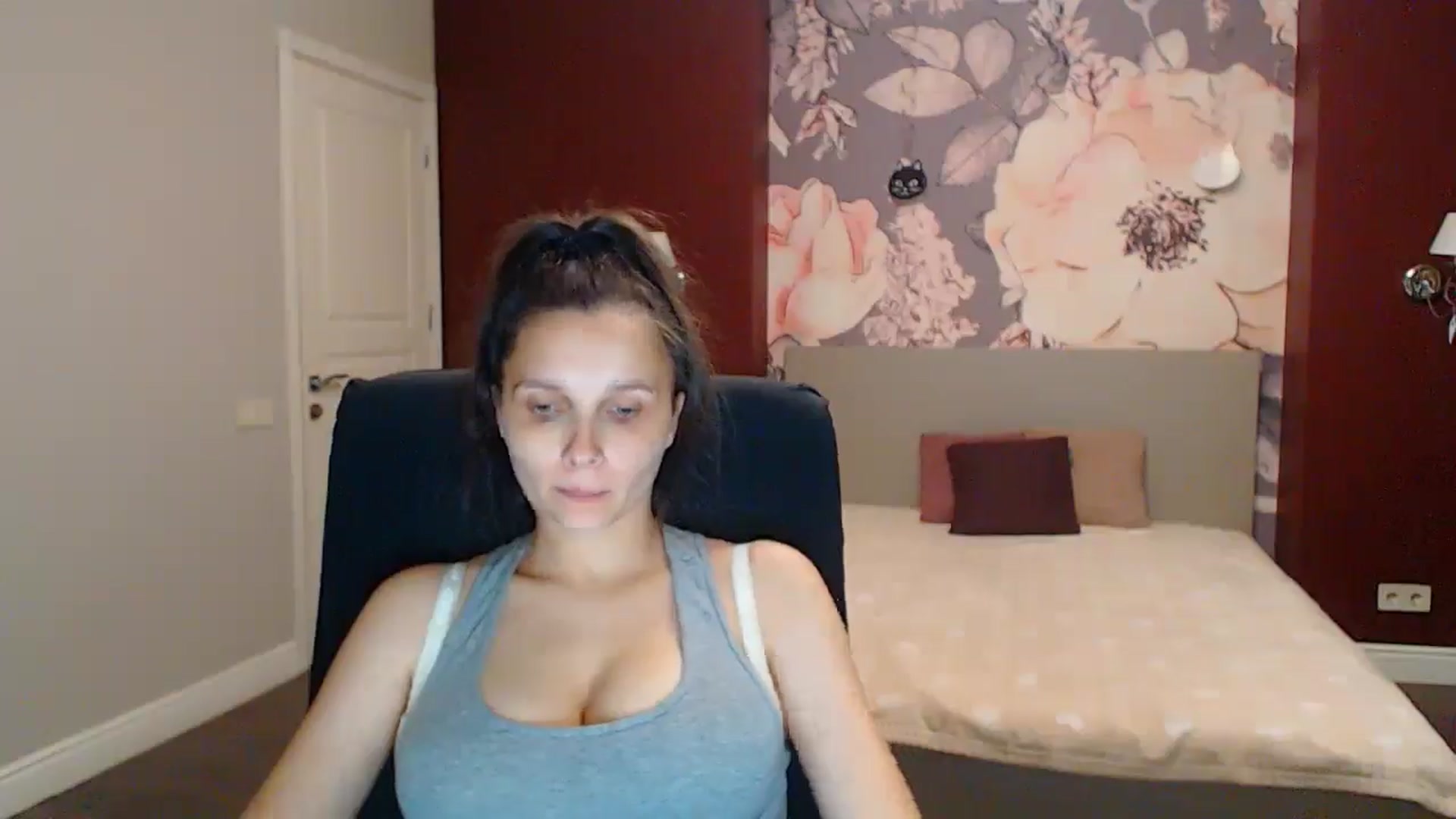 Gallery image thumbnail from Karina_Mils's myfreecams stream on, 08/15/2025, 19:32 image 9 of 20