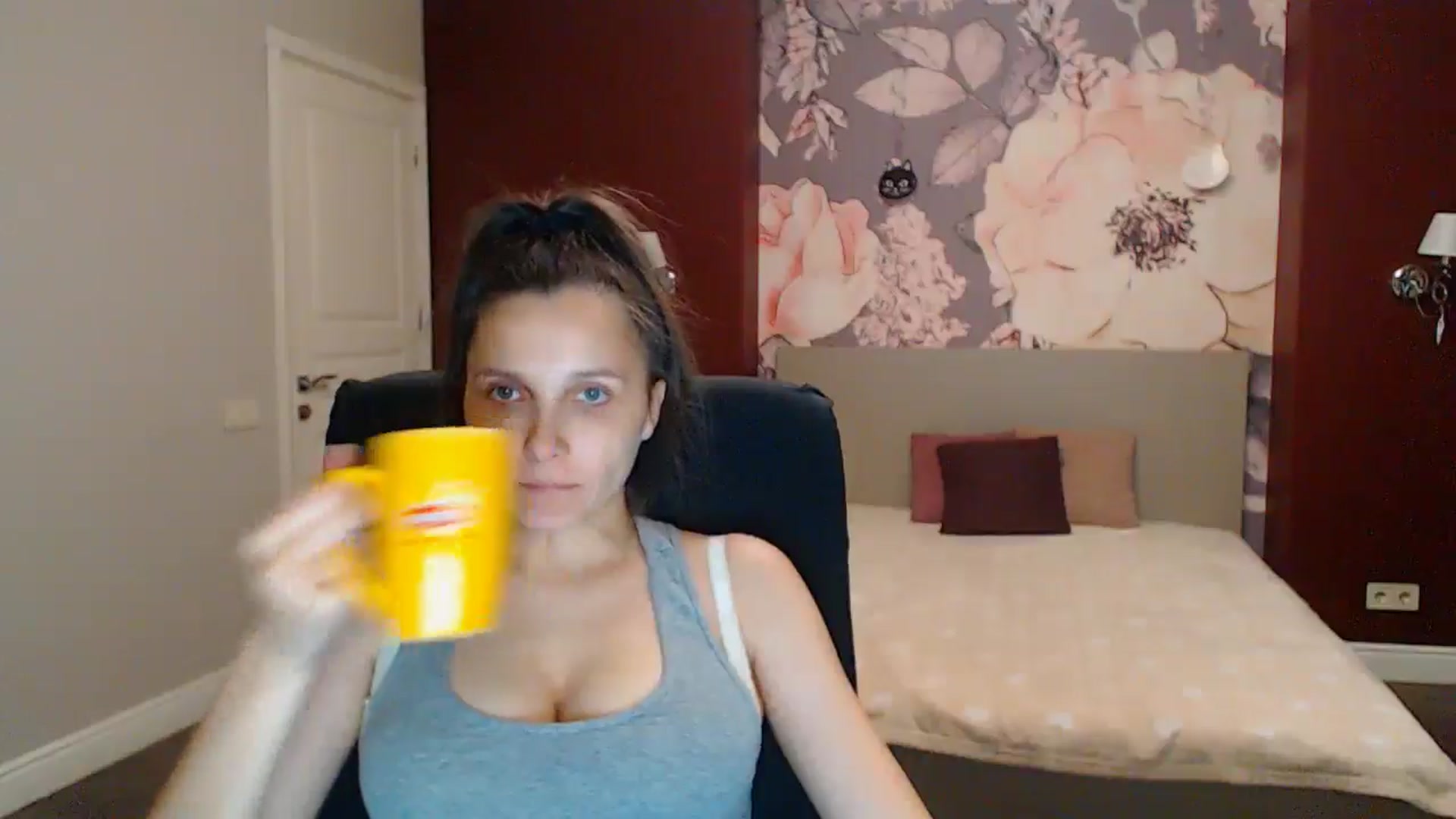 Gallery image thumbnail from Karina_Mils's myfreecams stream on, 08/15/2025, 19:32 image 12 of 20