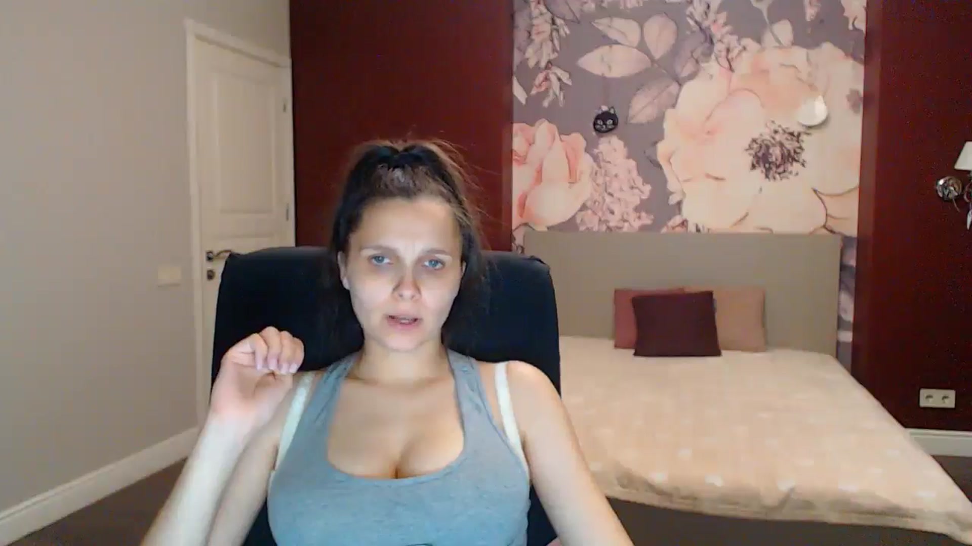 Gallery image thumbnail from Karina_Mils's myfreecams stream on, 08/15/2025, 19:32 image 4 of 20