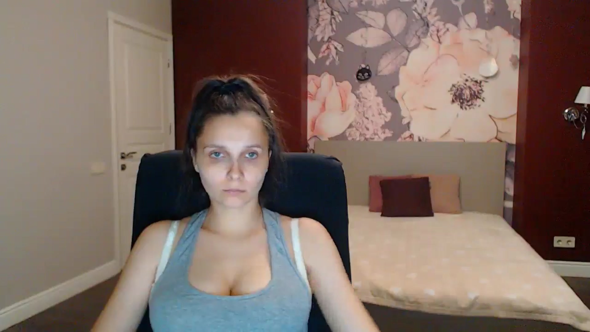 Gallery image thumbnail from Karina_Mils's myfreecams stream on, 08/15/2025, 19:32 image 11 of 20