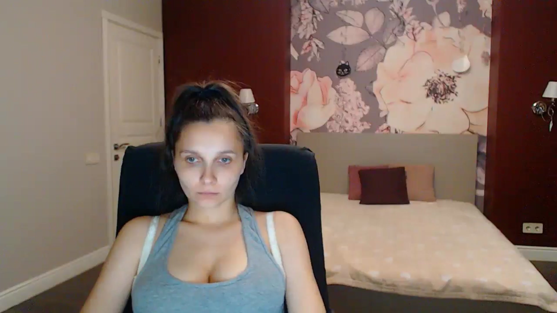 Gallery image thumbnail from Karina_Mils's myfreecams stream on, 08/15/2025, 19:32 image 19 of 20