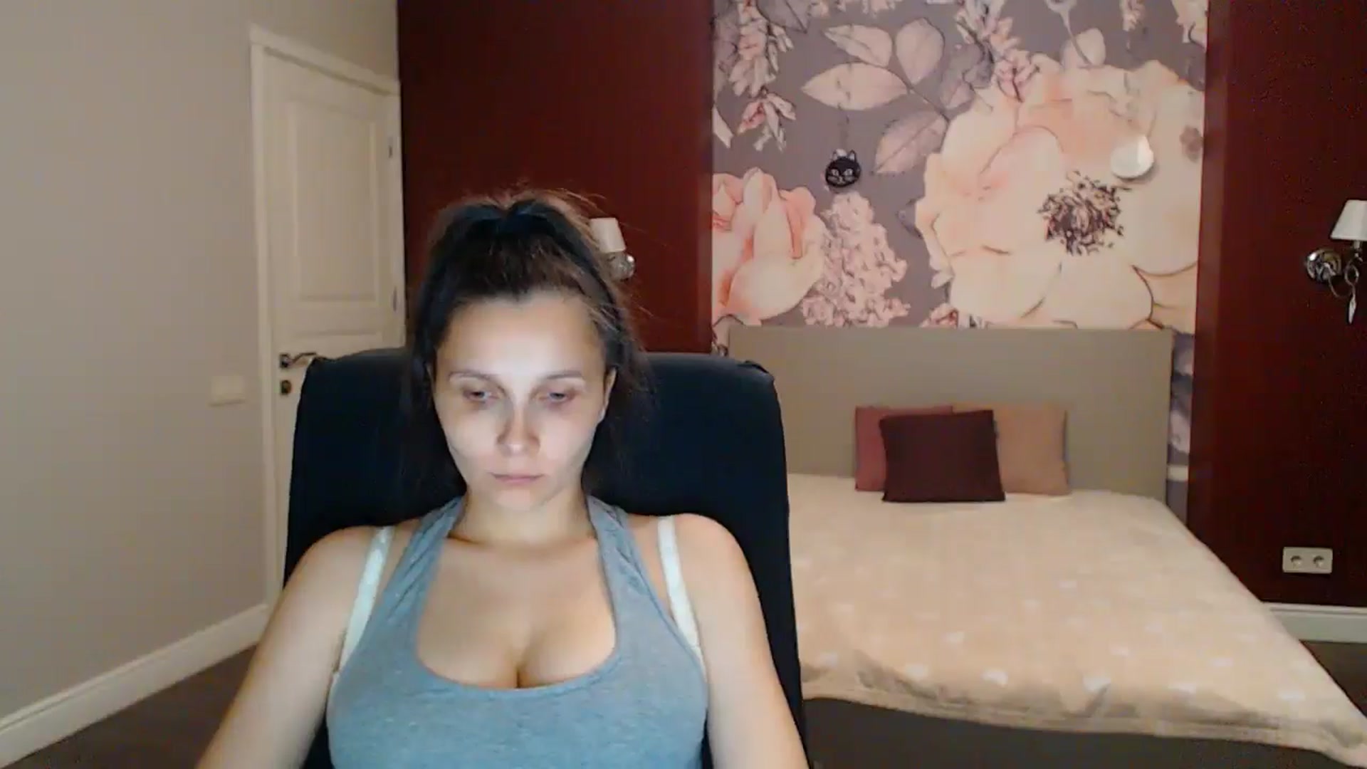 Gallery image thumbnail from Karina_Mils's myfreecams stream on, 08/15/2025, 19:32 image 17 of 20