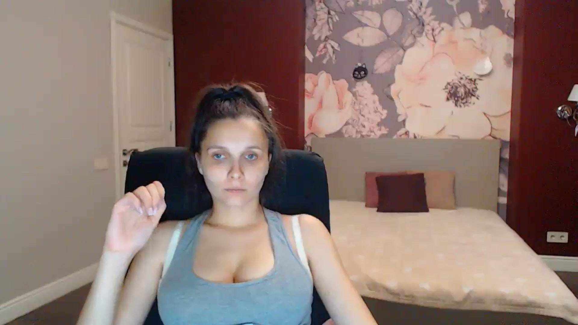 Gallery image thumbnail from Karina_Mils's myfreecams stream on, 08/15/2025, 19:32 image 5 of 20