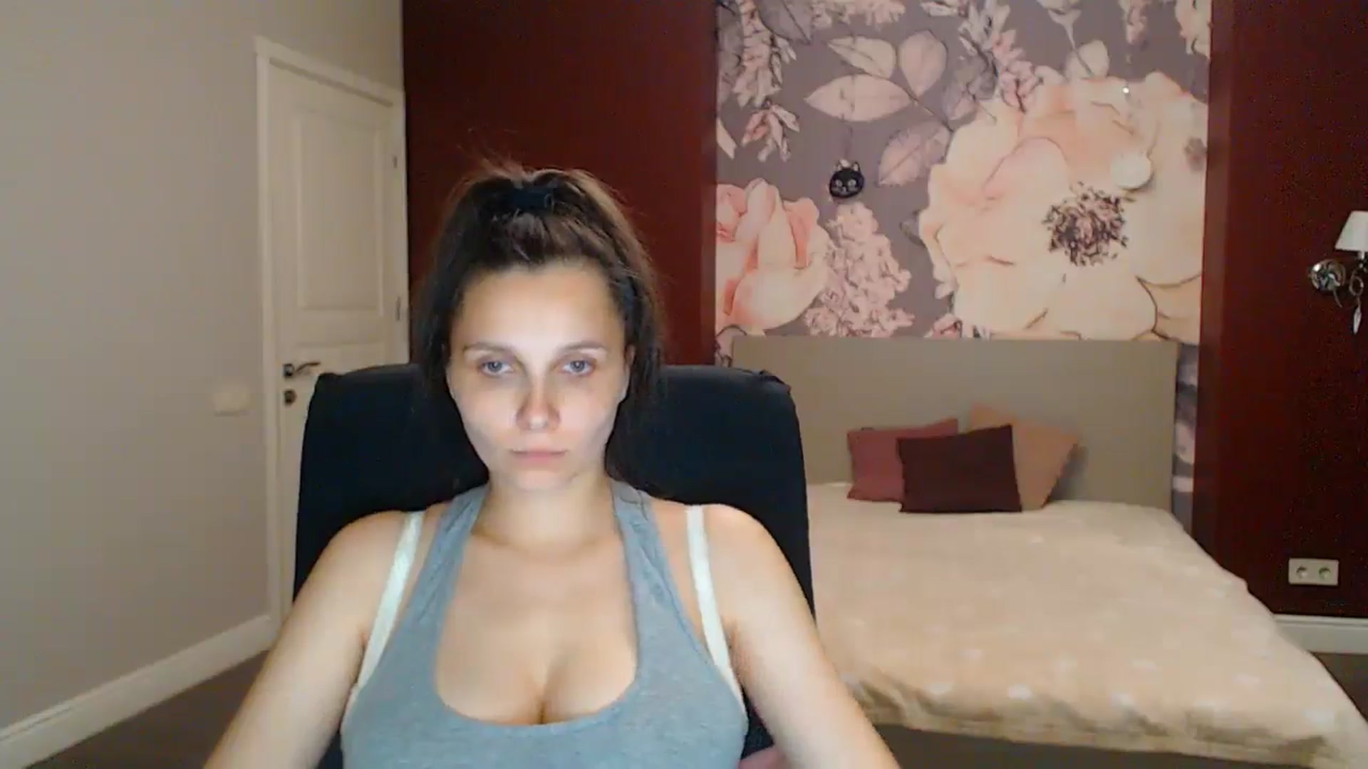 Gallery image thumbnail from Karina_Mils's myfreecams stream on, 08/16/2025, 17:41 image 10 of 20