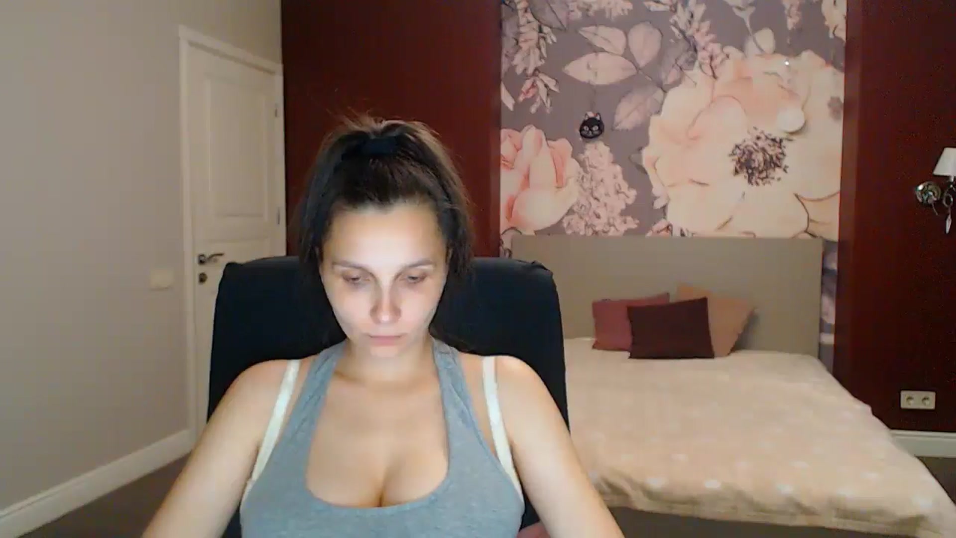 Gallery image thumbnail from Karina_Mils's myfreecams stream on, 08/16/2025, 17:41 image 9 of 20