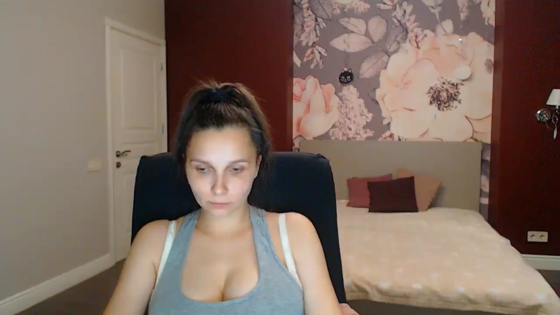 Gallery image thumbnail from Karina_Mils's myfreecams stream on, 08/16/2025, 17:41 image 12 of 20