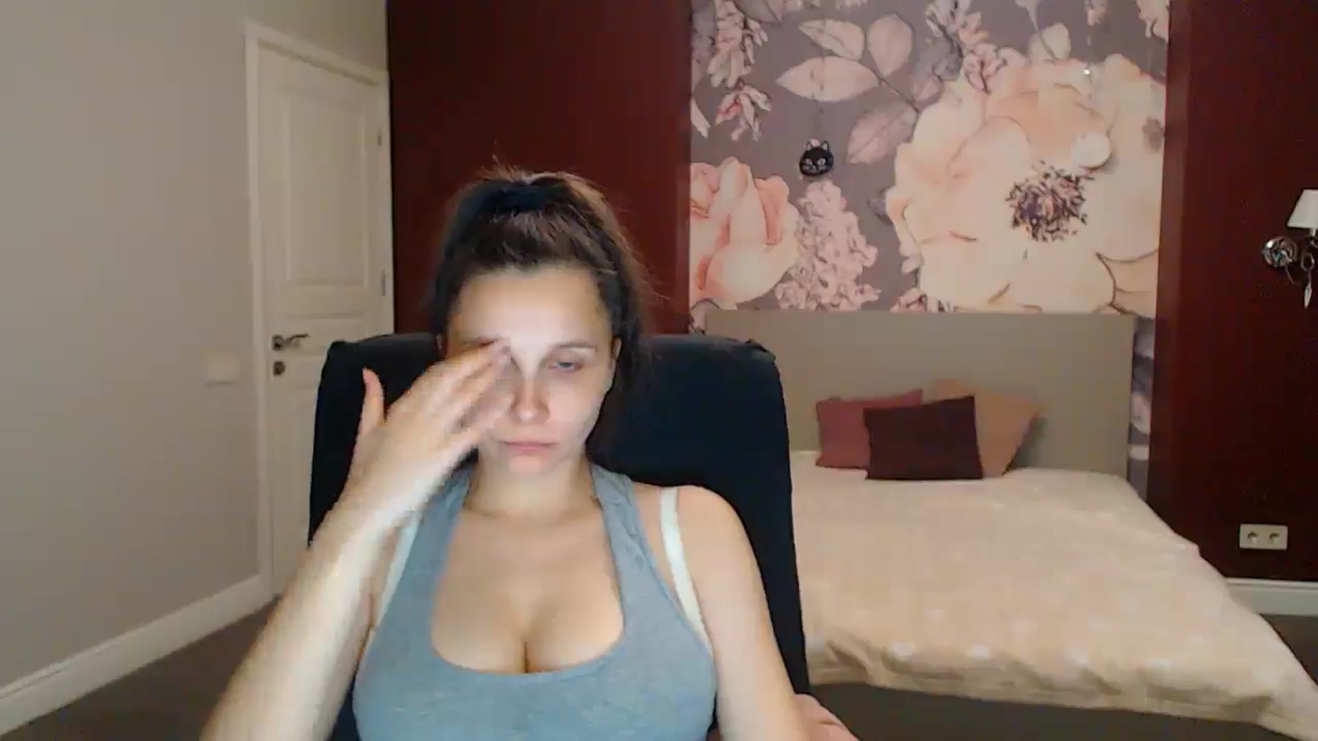 Gallery image thumbnail from Karina_Mils's myfreecams stream on, 08/16/2025, 17:41 image 15 of 20
