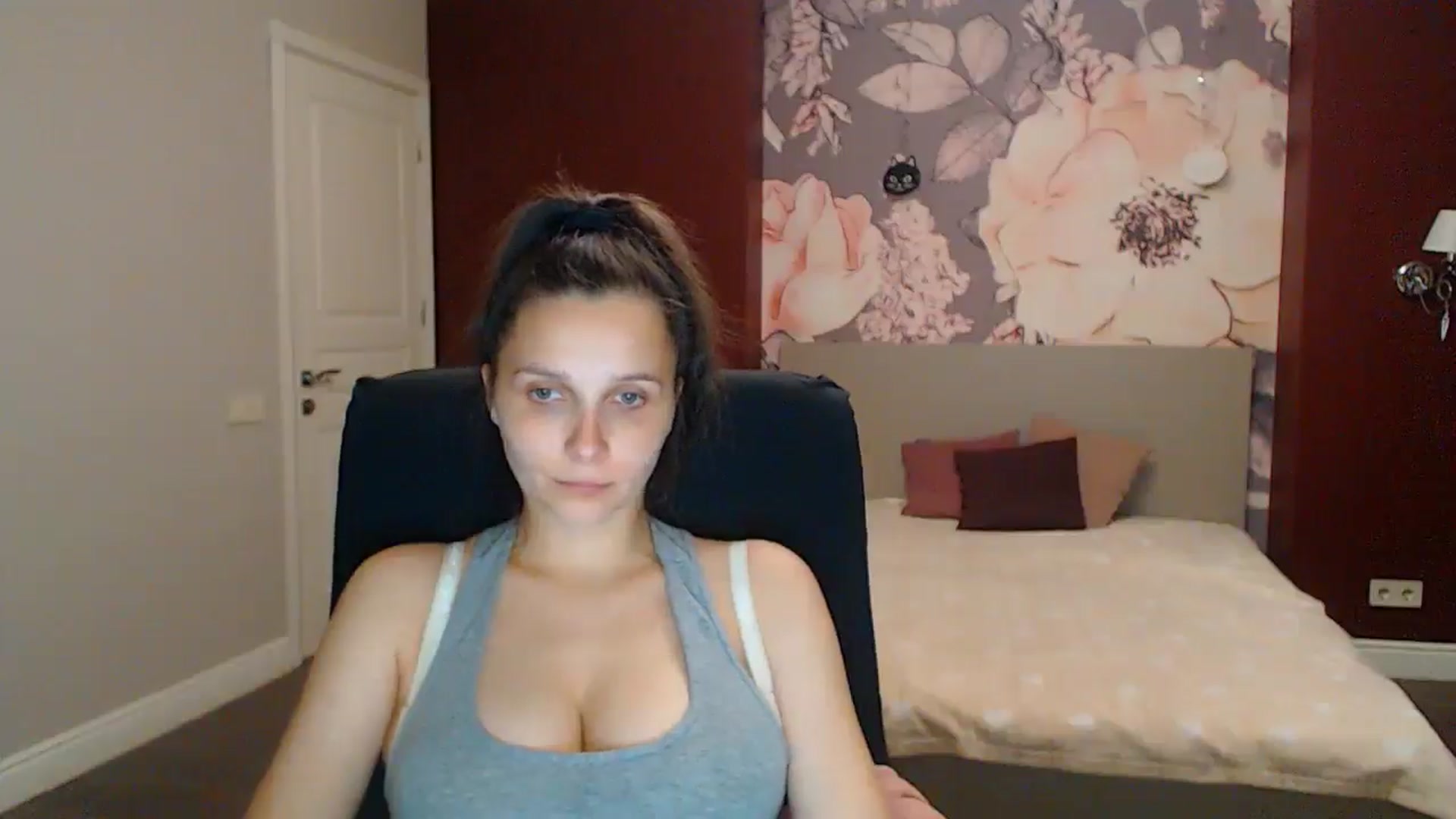 Gallery image thumbnail from Karina_Mils's myfreecams stream on, 08/16/2025, 17:41 image 16 of 20
