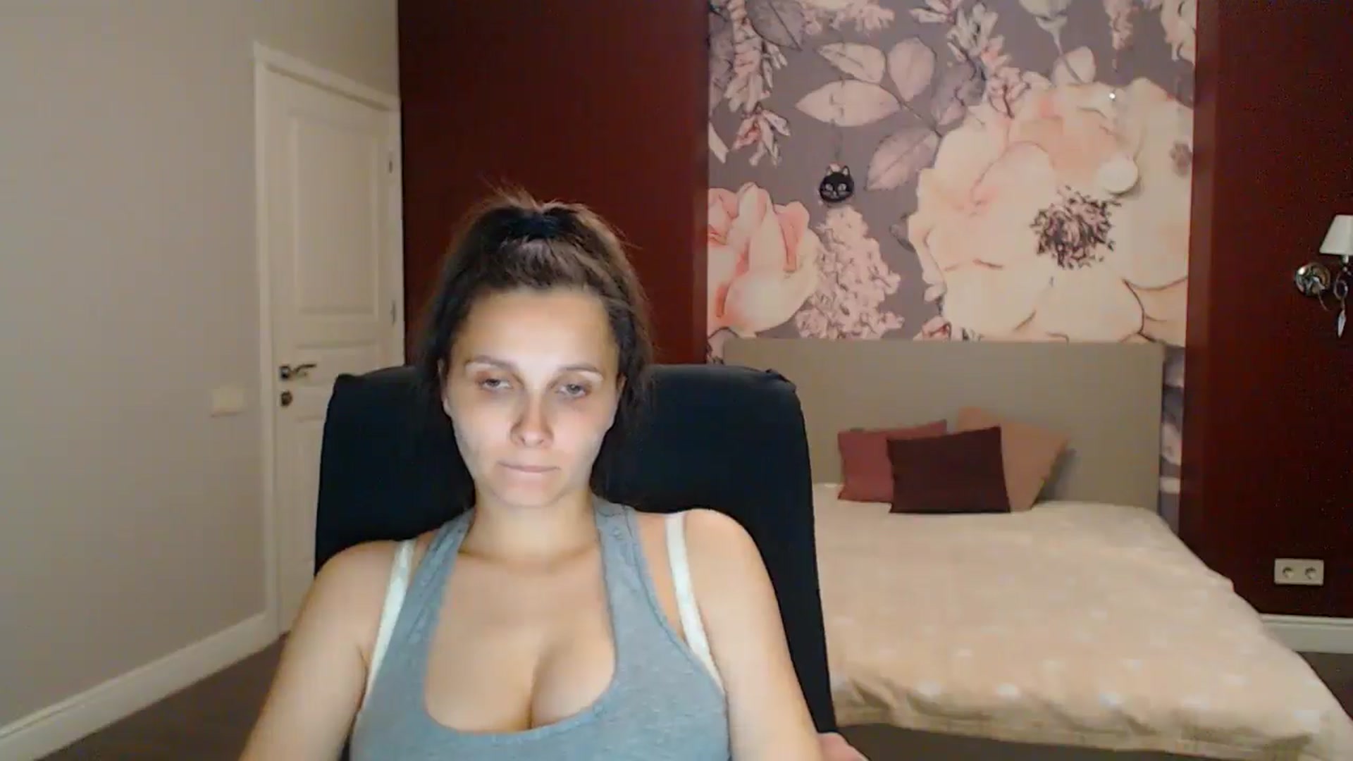 Gallery image thumbnail from Karina_Mils's myfreecams stream on, 08/16/2025, 17:41 image 13 of 20