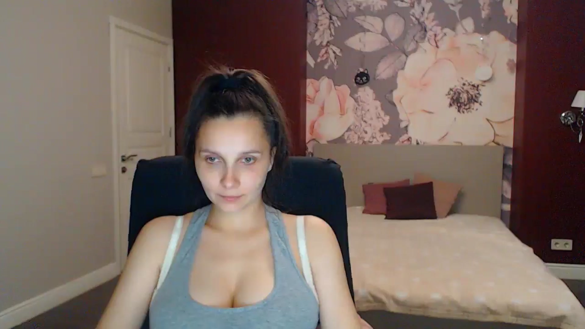 Gallery image thumbnail from Karina_Mils's myfreecams stream on, 08/16/2025, 17:41 image 8 of 20