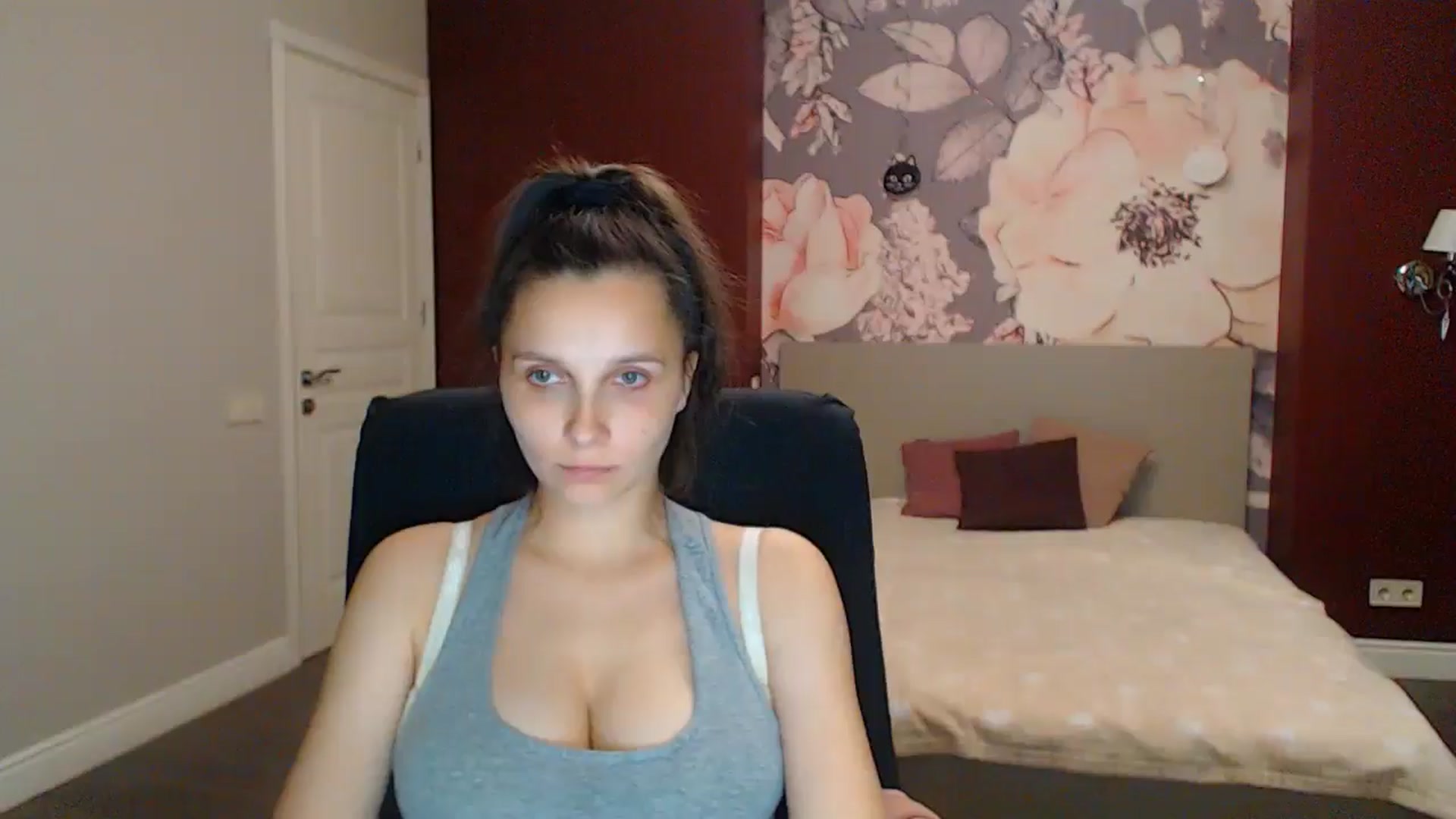 Gallery image thumbnail from Karina_Mils's myfreecams stream on, 08/16/2025, 17:41 image 18 of 20
