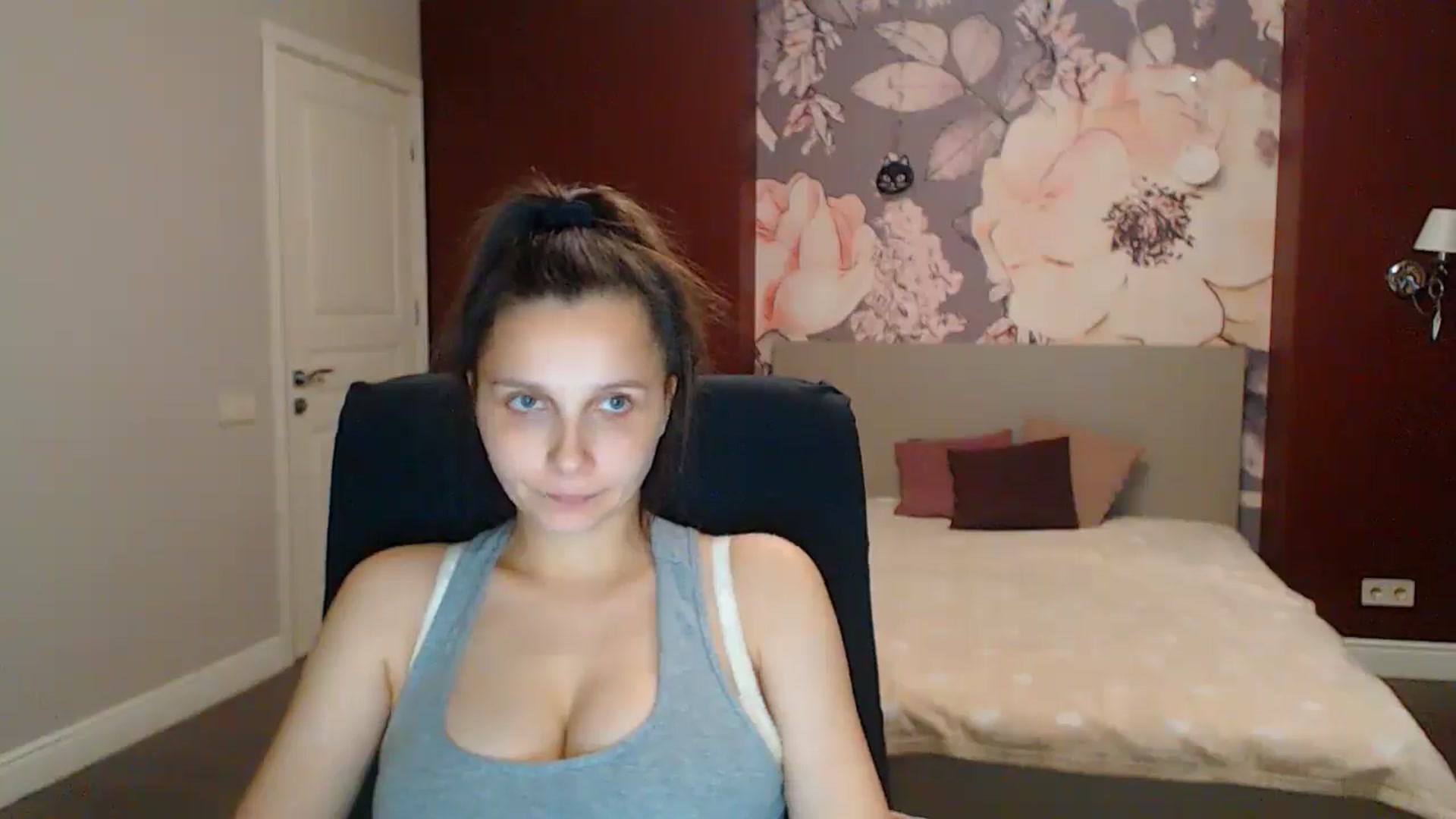 Gallery image thumbnail from Karina_Mils's myfreecams stream on, 08/16/2025, 18:10 image 5 of 20