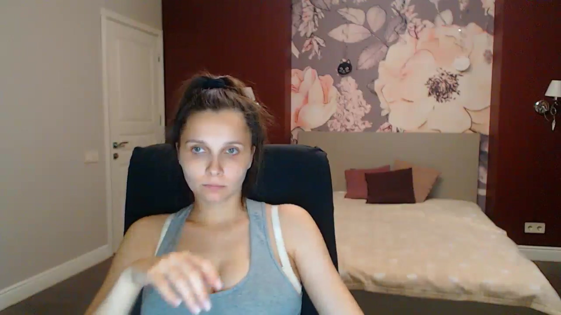 Gallery image thumbnail from Karina_Mils's myfreecams stream on, 08/16/2025, 18:10 image 17 of 20