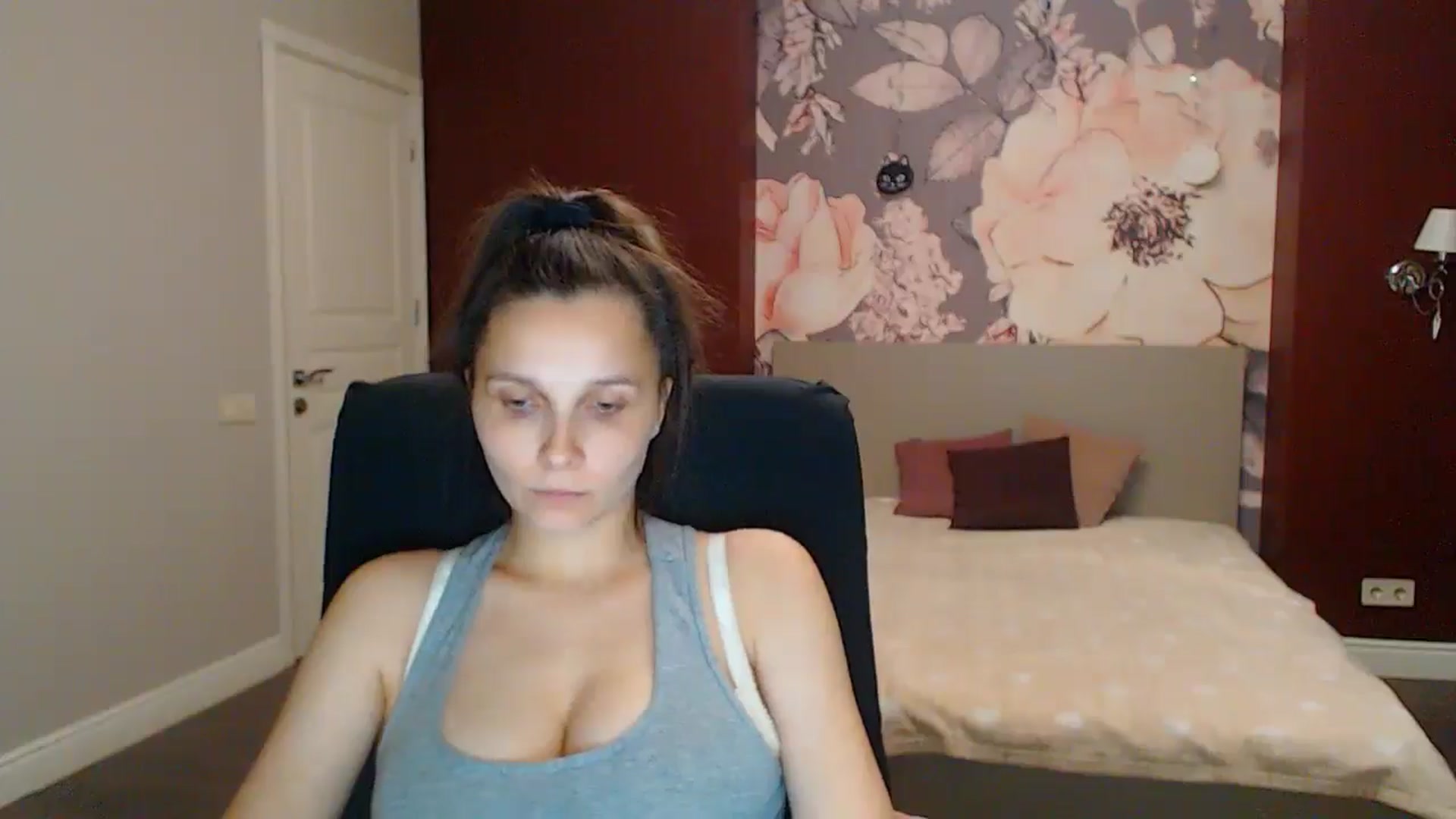 Gallery image thumbnail from Karina_Mils's myfreecams stream on, 08/16/2025, 18:10 image 10 of 20