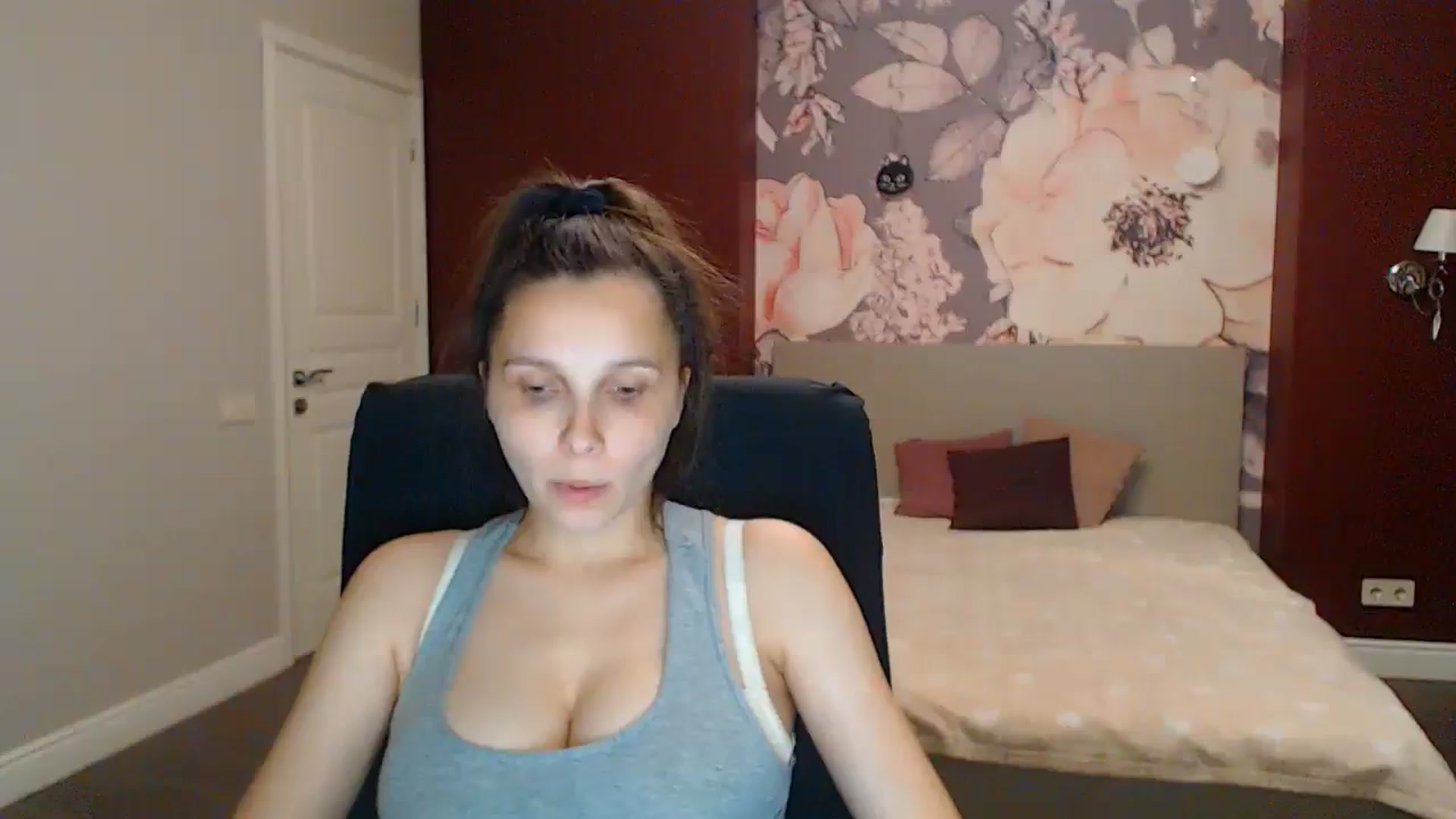 Gallery image thumbnail from Karina_Mils's myfreecams stream on, 08/16/2025, 18:10 image 1 of 20