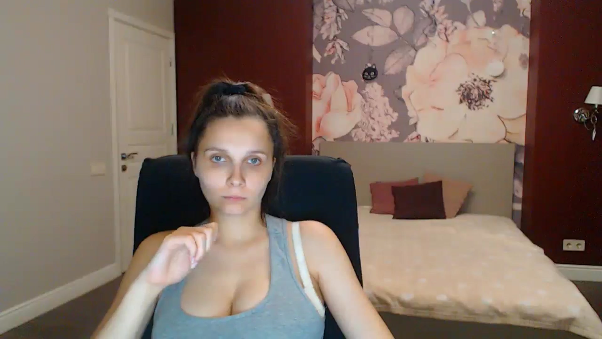 Gallery image thumbnail from Karina_Mils's myfreecams stream on, 08/16/2025, 18:10 image 13 of 20