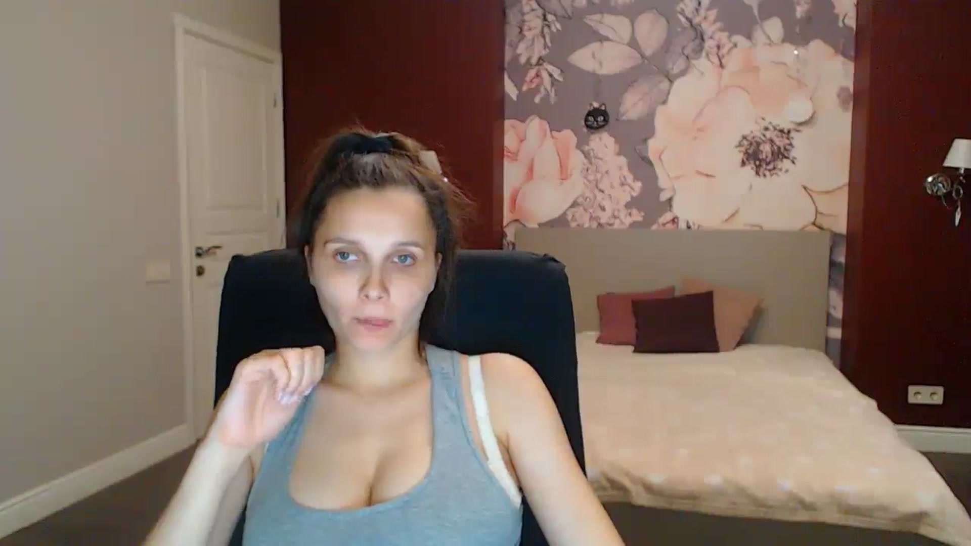 Gallery image thumbnail from Karina_Mils's myfreecams stream on, 08/16/2025, 18:10 image 14 of 20