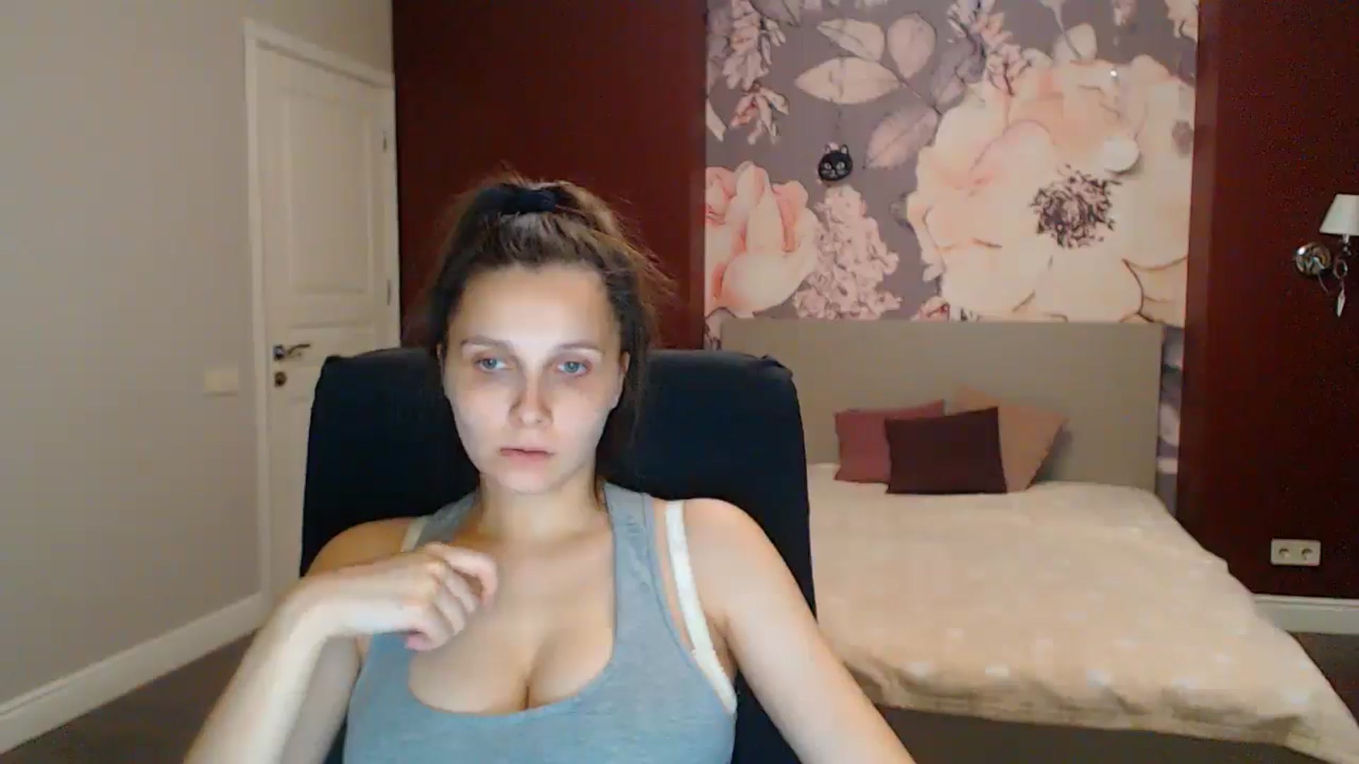 Gallery image thumbnail from Karina_Mils's myfreecams stream on, 08/16/2025, 18:10 image 15 of 20