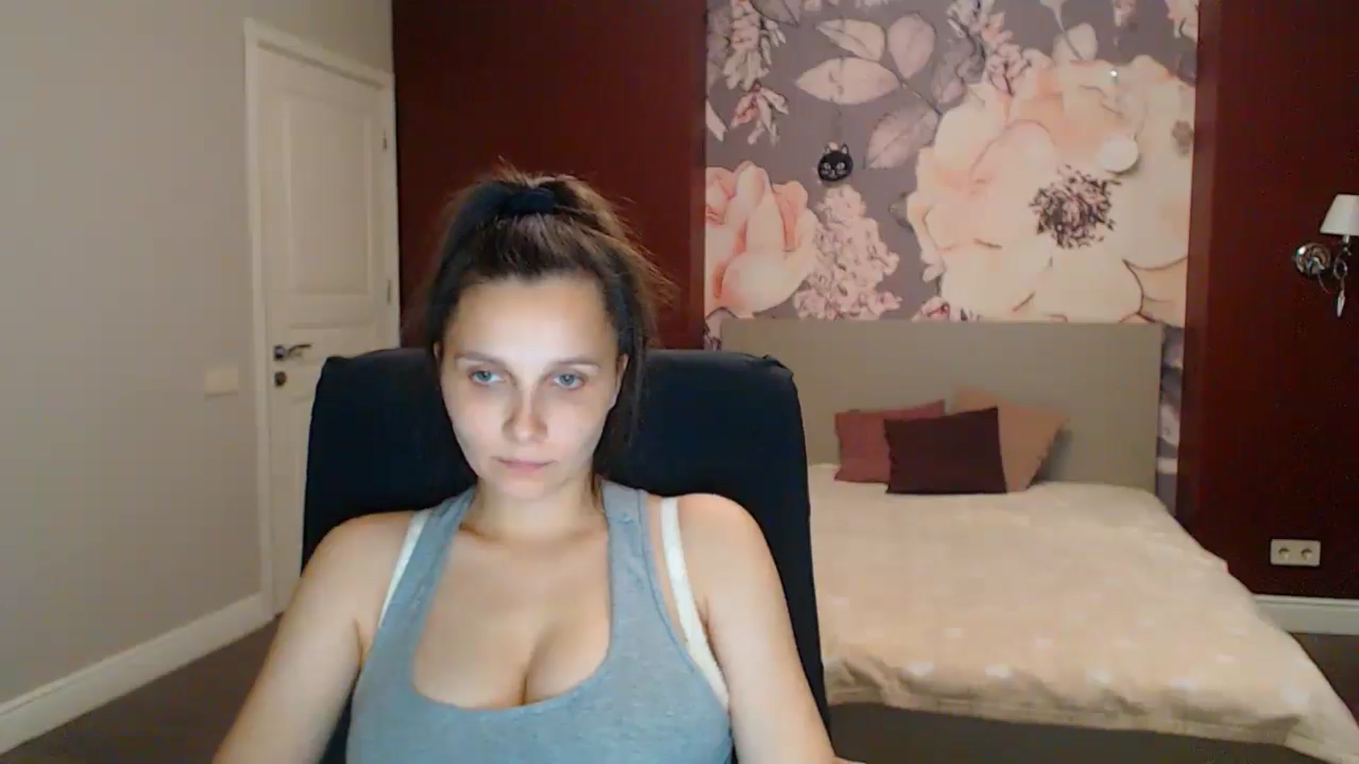 Gallery image thumbnail from Karina_Mils's myfreecams stream on, 08/16/2025, 18:10 image 8 of 20