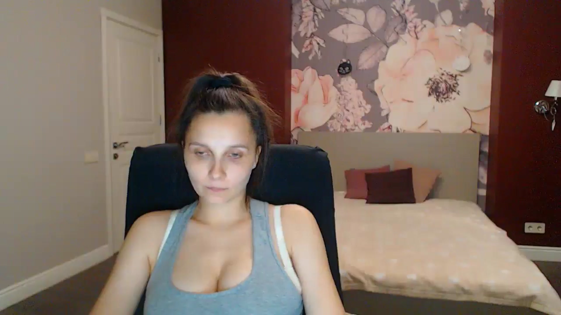 Gallery image thumbnail from Karina_Mils's myfreecams stream on, 08/16/2025, 18:10 image 7 of 20