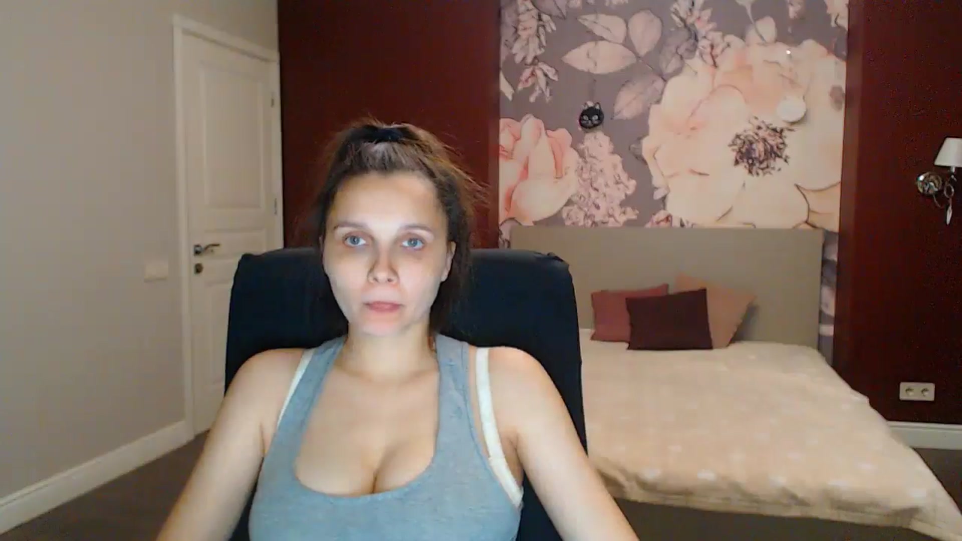 Gallery image thumbnail from Karina_Mils's myfreecams stream on, 08/16/2025, 18:10 image 3 of 20