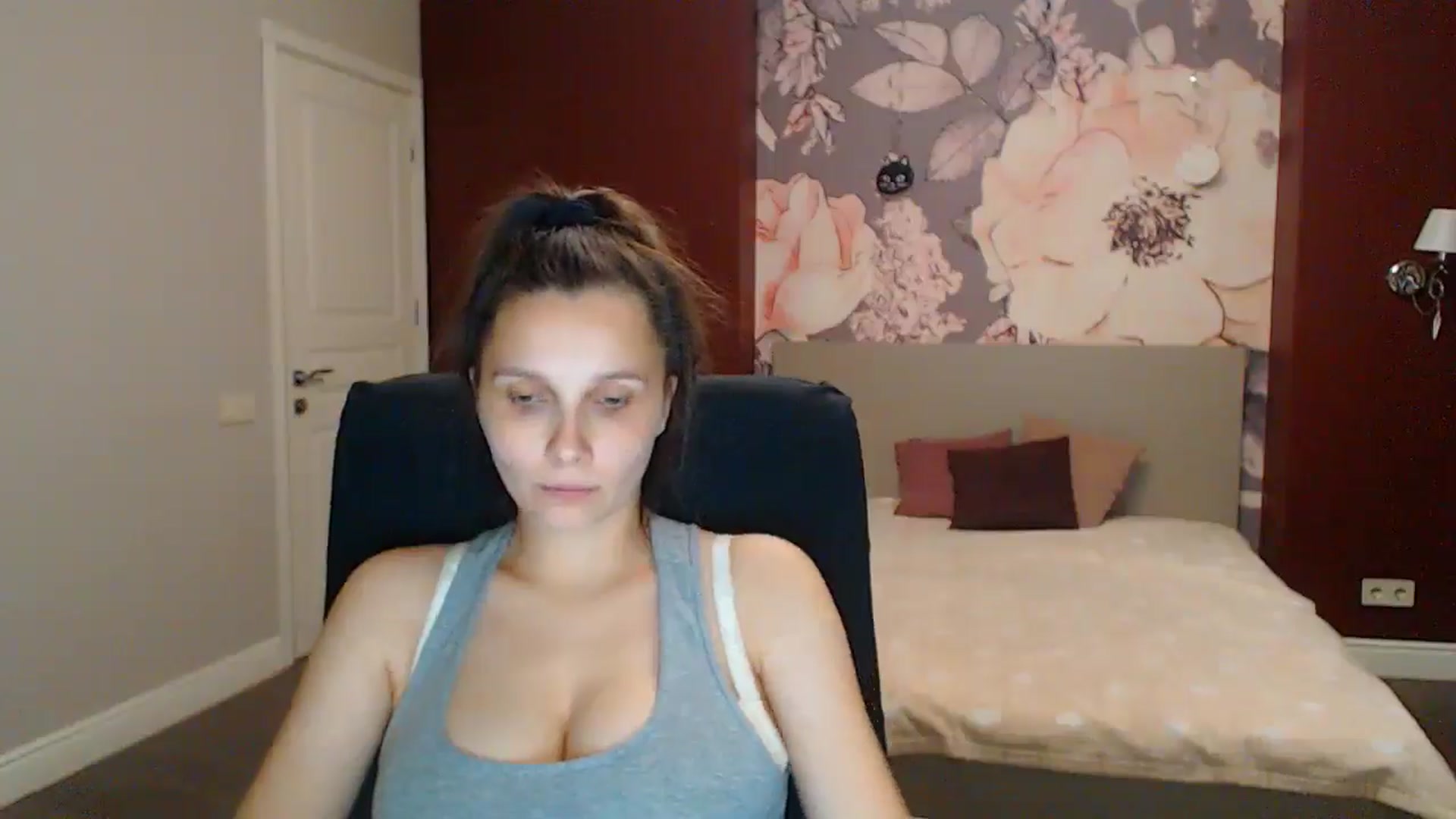 Gallery image thumbnail from Karina_Mils's myfreecams stream on, 08/16/2025, 18:10 image 6 of 20