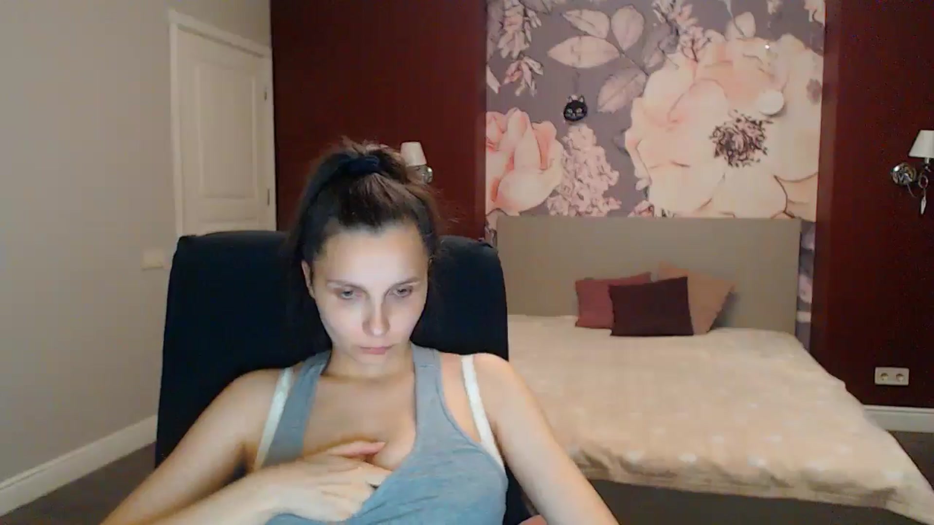 Gallery image thumbnail from Karina_Mils's myfreecams stream on, 08/16/2025, 19:15 image 15 of 20