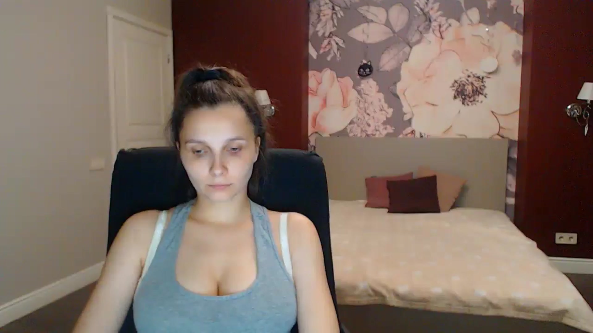 Gallery image thumbnail from Karina_Mils's myfreecams stream on, 08/16/2025, 19:15 image 17 of 20