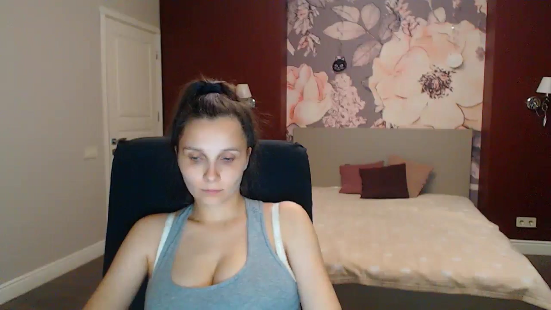 Gallery image thumbnail from Karina_Mils's myfreecams stream on, 08/16/2025, 19:15 image 5 of 20