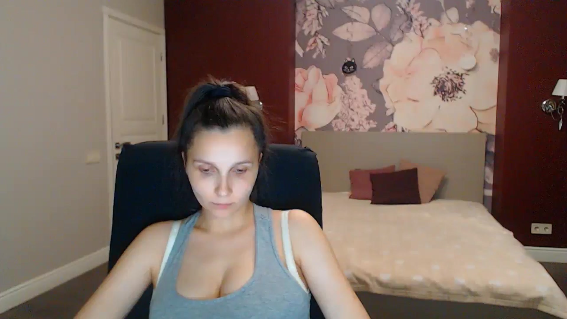 Gallery image thumbnail from Karina_Mils's myfreecams stream on, 08/16/2025, 19:15 image 6 of 20