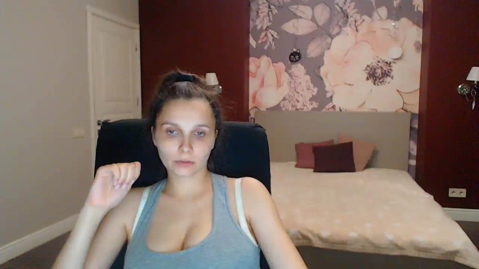Gallery image thumbnail from Karina_Mils's myfreecams stream on, 08/16/2025, 19:15 image 11 of 20