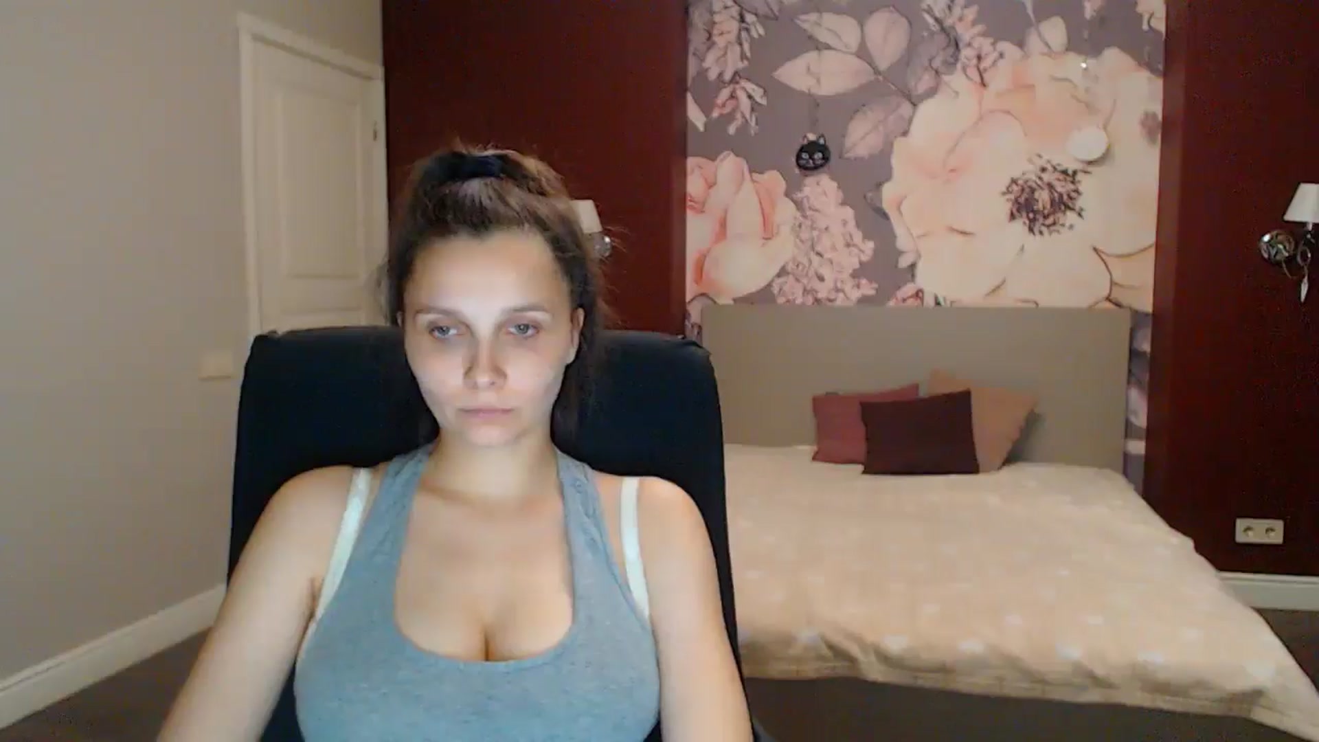 Gallery image thumbnail from Karina_Mils's myfreecams stream on, 08/16/2025, 19:15 image 19 of 20