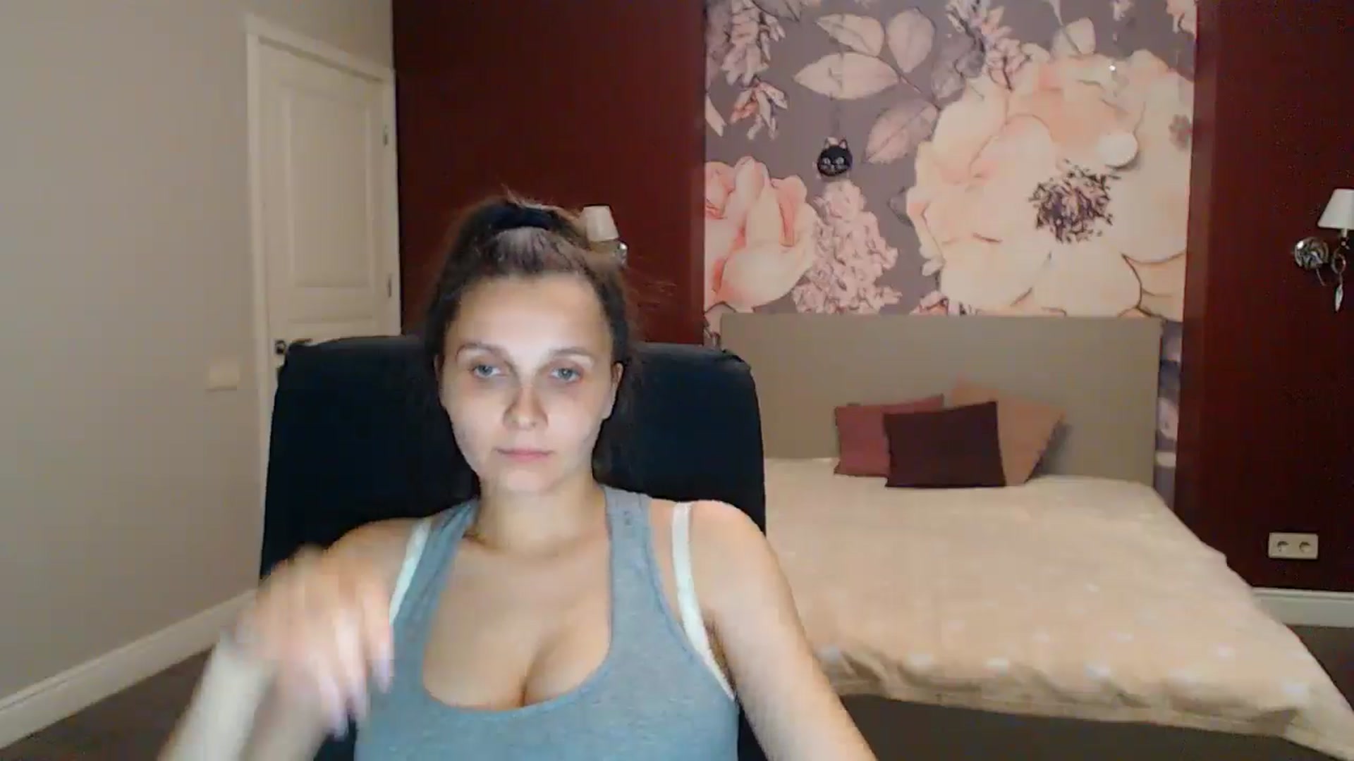 Gallery image thumbnail from Karina_Mils's myfreecams stream on, 08/16/2025, 19:15 image 2 of 20