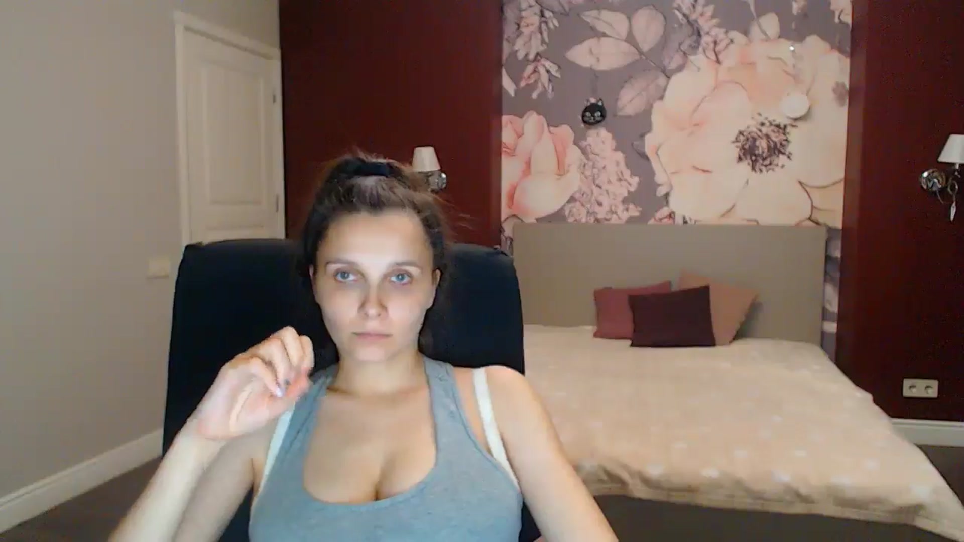 Gallery image thumbnail from Karina_Mils's myfreecams stream on, 08/16/2025, 19:15 image 16 of 20