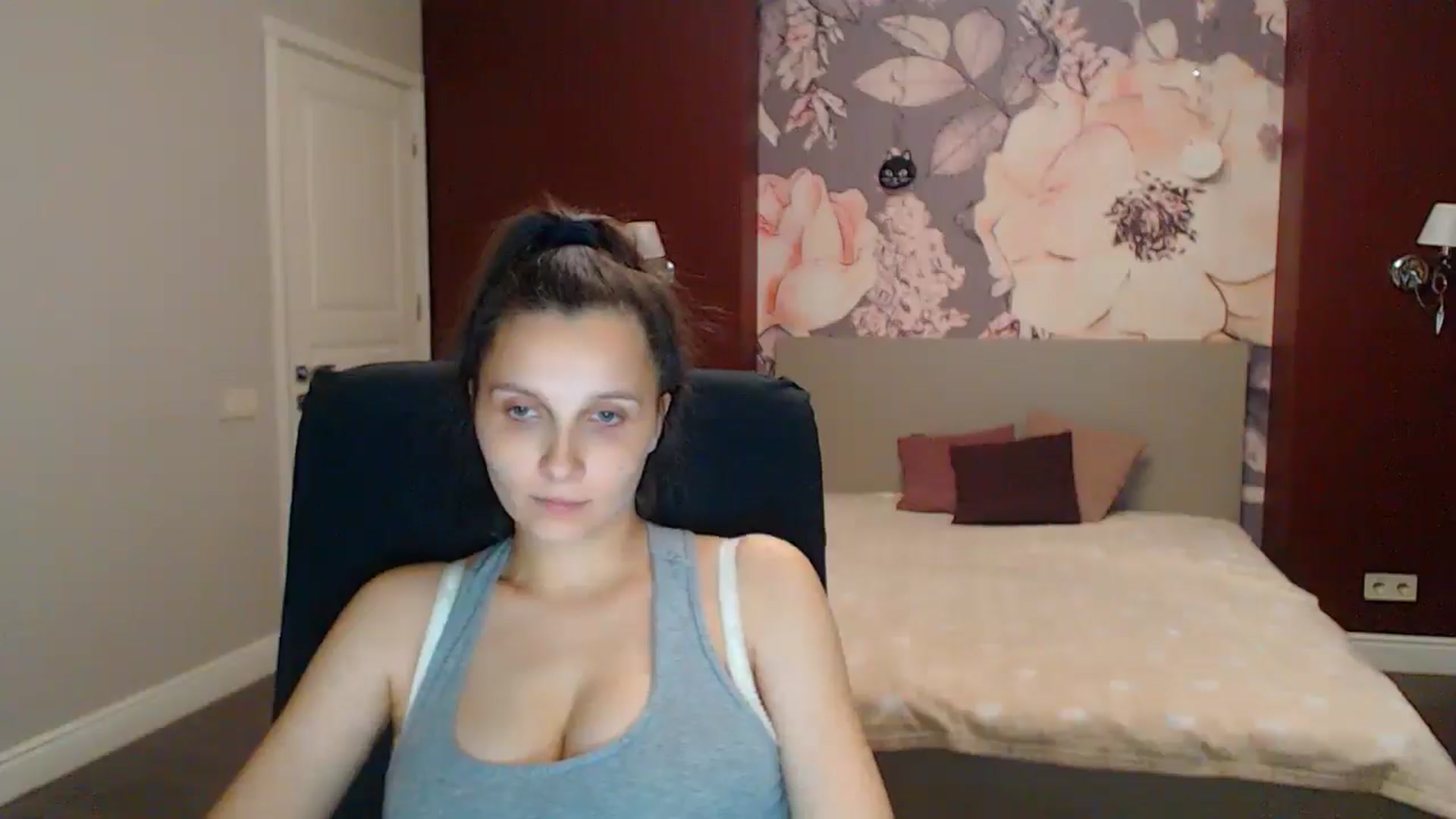 Gallery image thumbnail from Karina_Mils's myfreecams stream on, 08/16/2025, 19:15 image 4 of 20