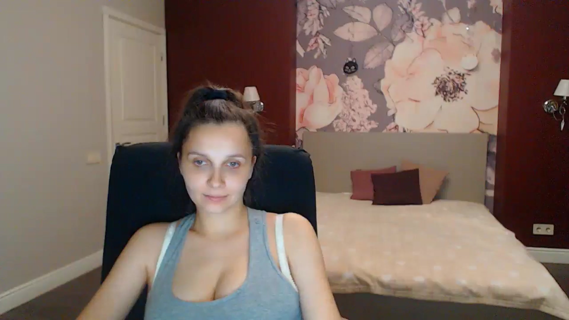 Gallery image thumbnail from Karina_Mils's myfreecams stream on, 08/16/2025, 19:15 image 12 of 20