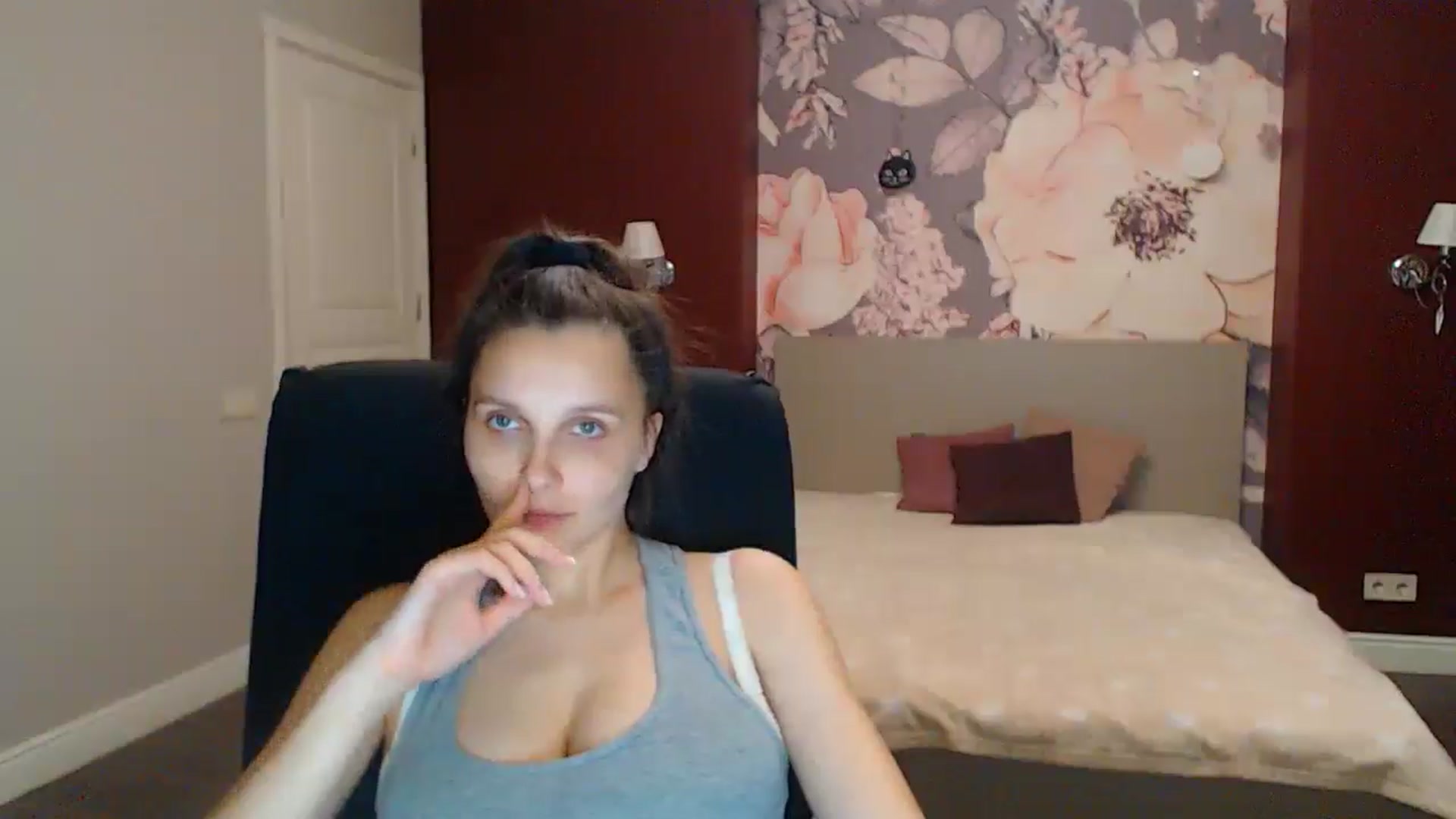 Gallery image thumbnail from Karina_Mils's myfreecams stream on, 08/16/2025, 19:15 image 13 of 20