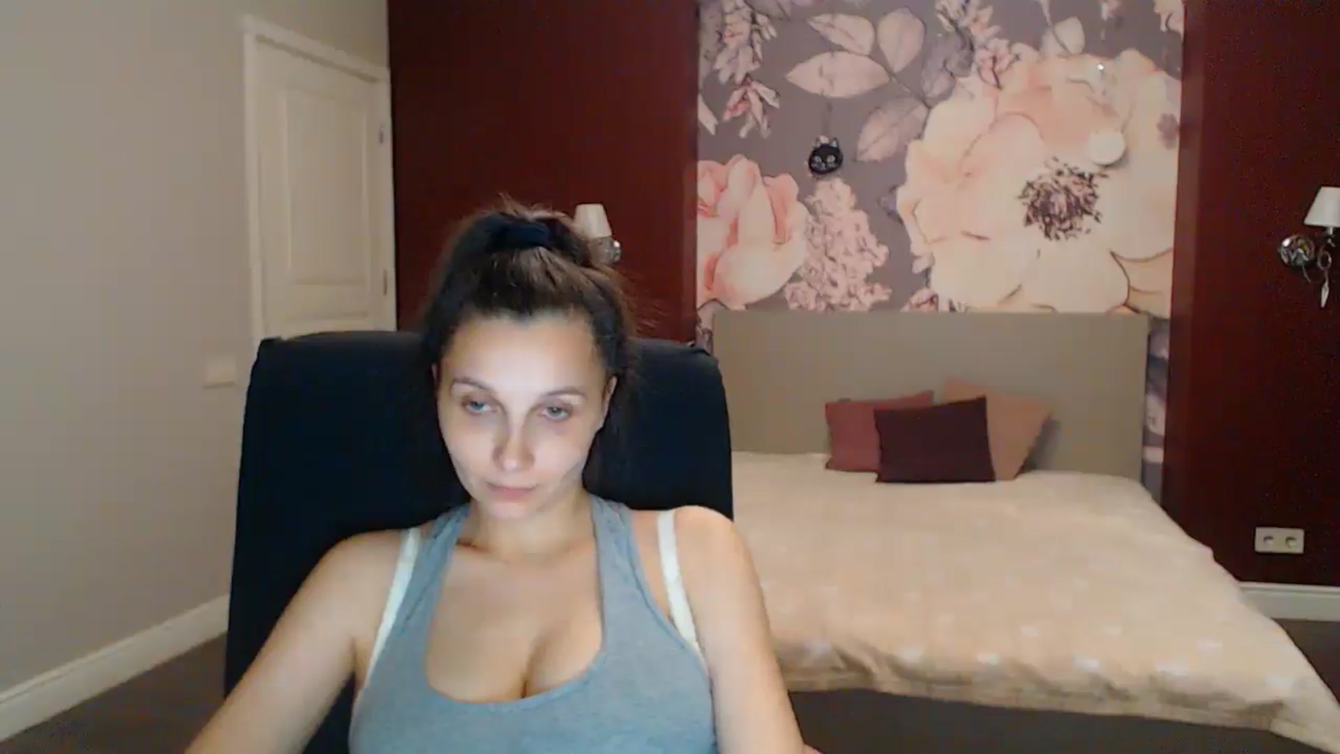 Gallery image thumbnail from Karina_Mils's myfreecams stream on, 08/16/2025, 19:15 image 14 of 20