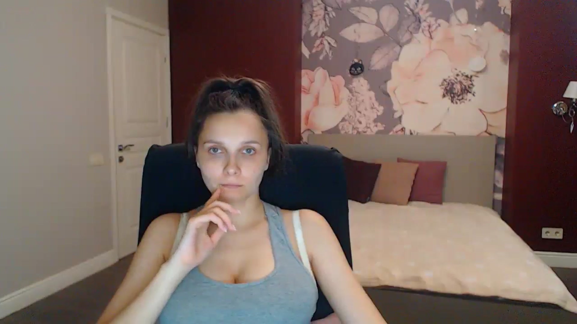 Gallery image thumbnail from Karina_Mils's myfreecams stream on, 08/17/2025, 16:34 image 5 of 20